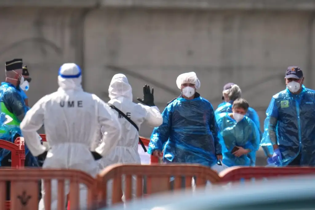 1st plane carrying hantavirus-hit cruise ship passengers leaves for Madrid
