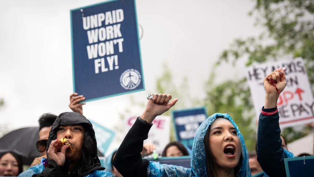 WestJet flight attendants wrap up vote on tentative deal